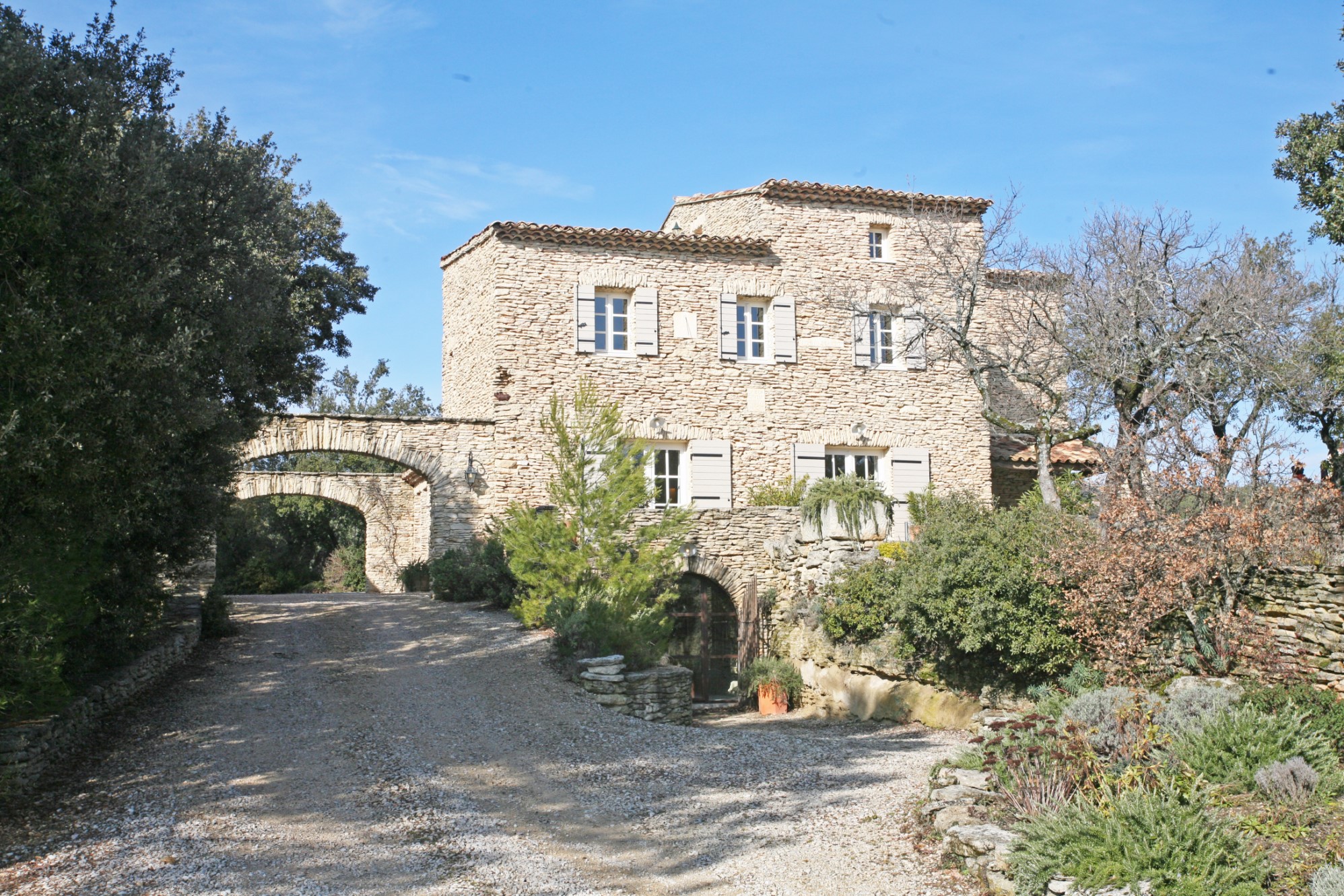 Luberon, en vente, propriété exceptionnelle, sur un hectare avec piscine/bassin et vue   