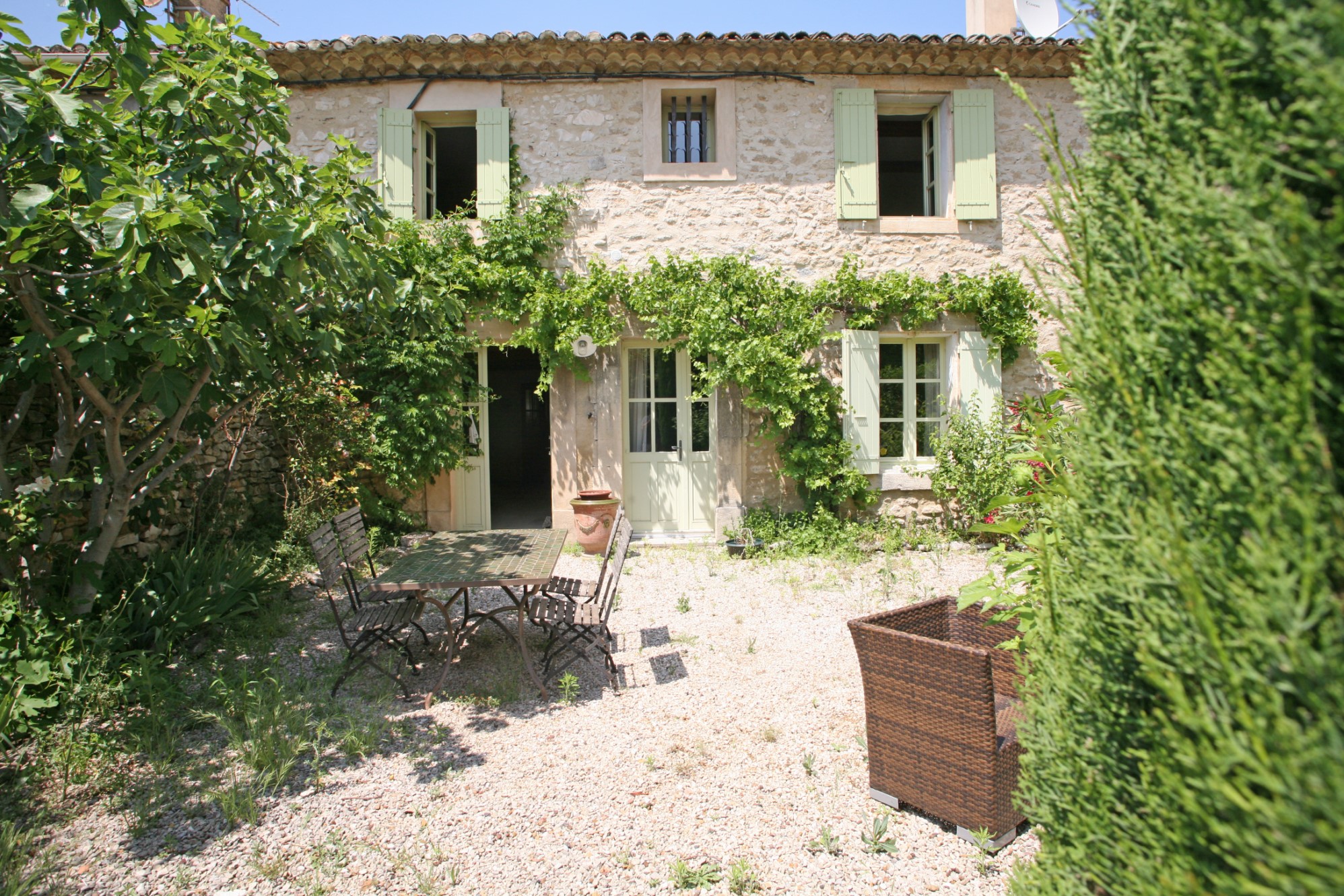 Maison de hameau avec jardin et piscine, à vendre à Gordes   