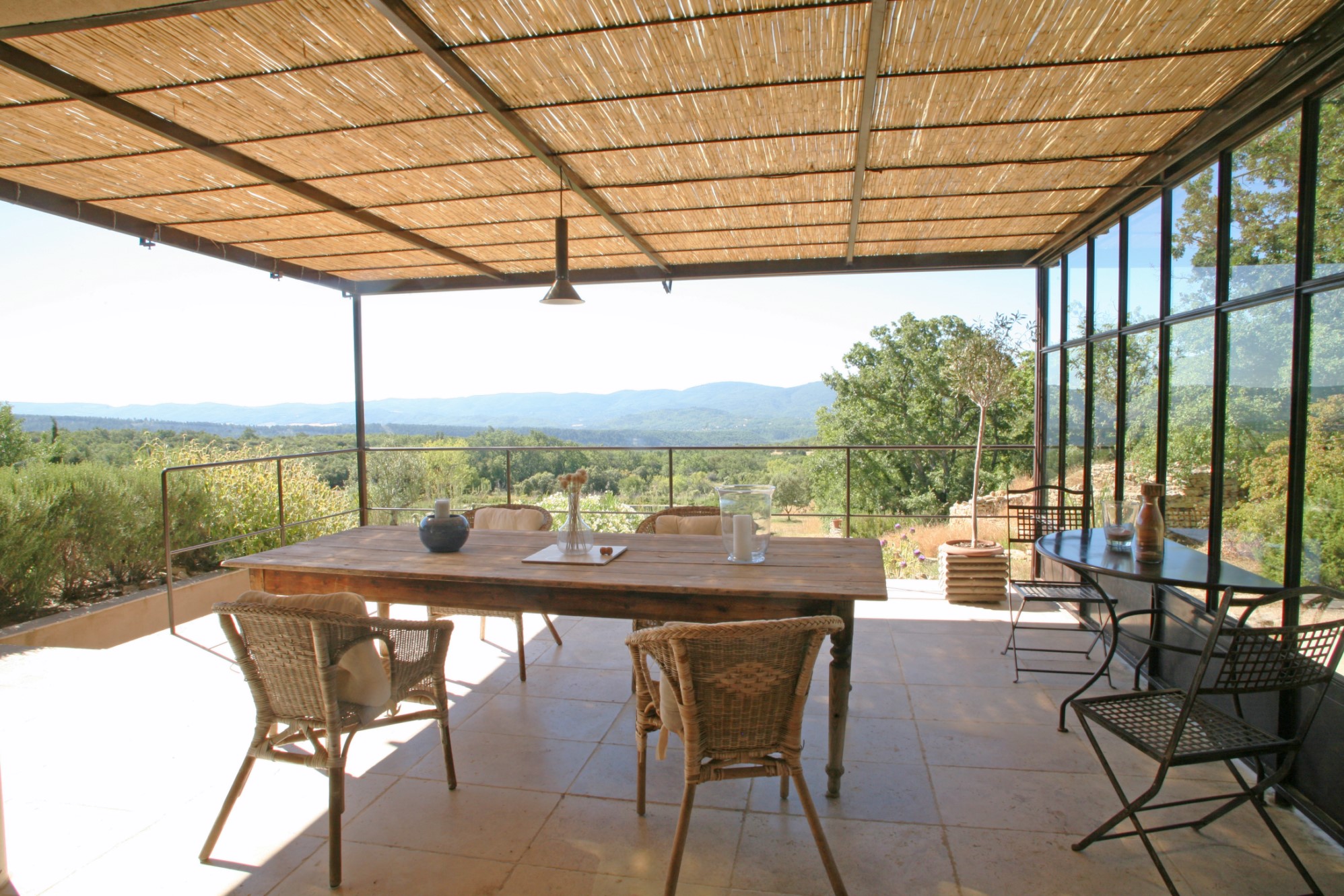 A vendre à Viens, maison contemporaine avec vue superbe sur le Luberon   