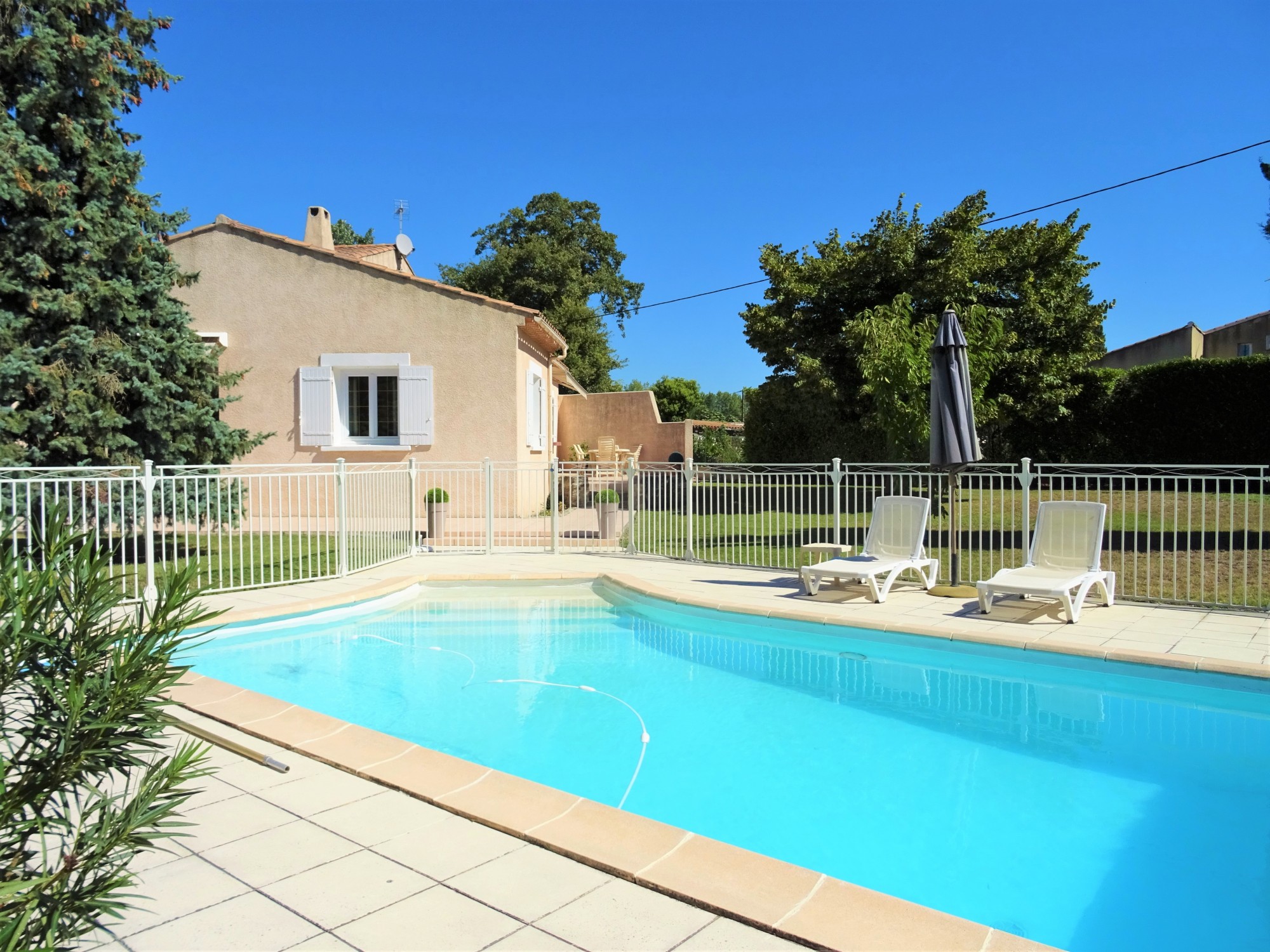 Charmante maison avec piscine à l'orée de l'Isle sur la Sorgue   