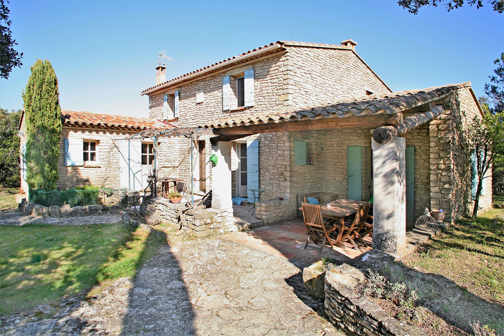 Maison traditionnelle avec piscine à 3 minutes d'un village du Luberon   