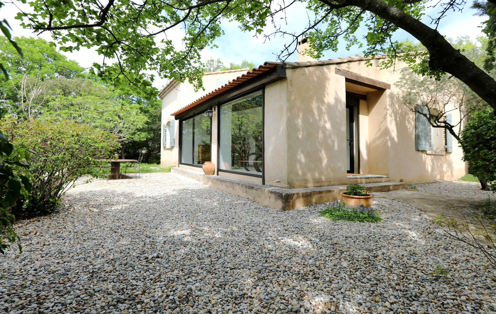 Proche de Gordes, charmante maison avec vues   