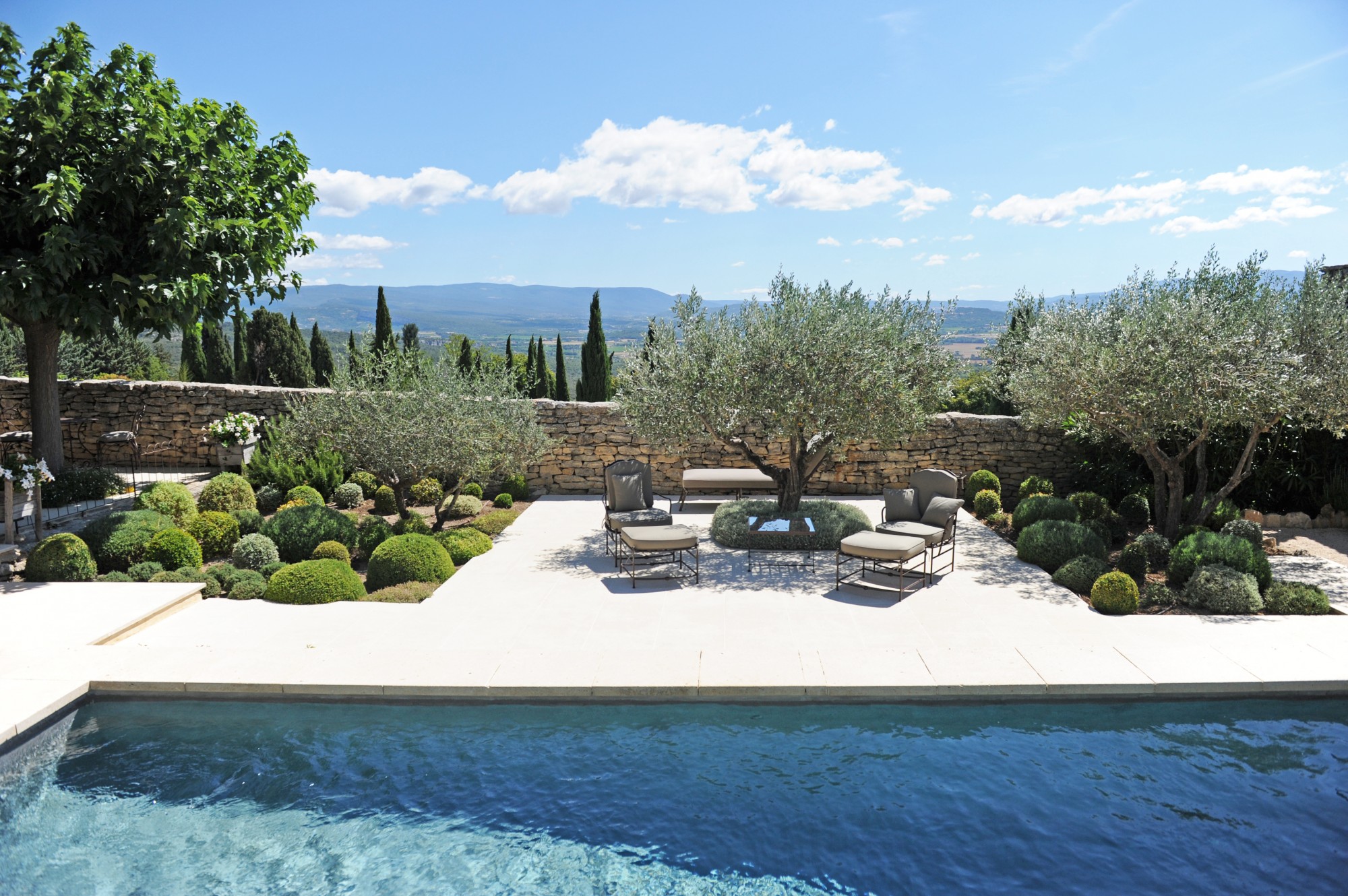 Gordes - Superbe maison de village bénéficiant de vues exceptionnelles sur la vallée du Luberon   