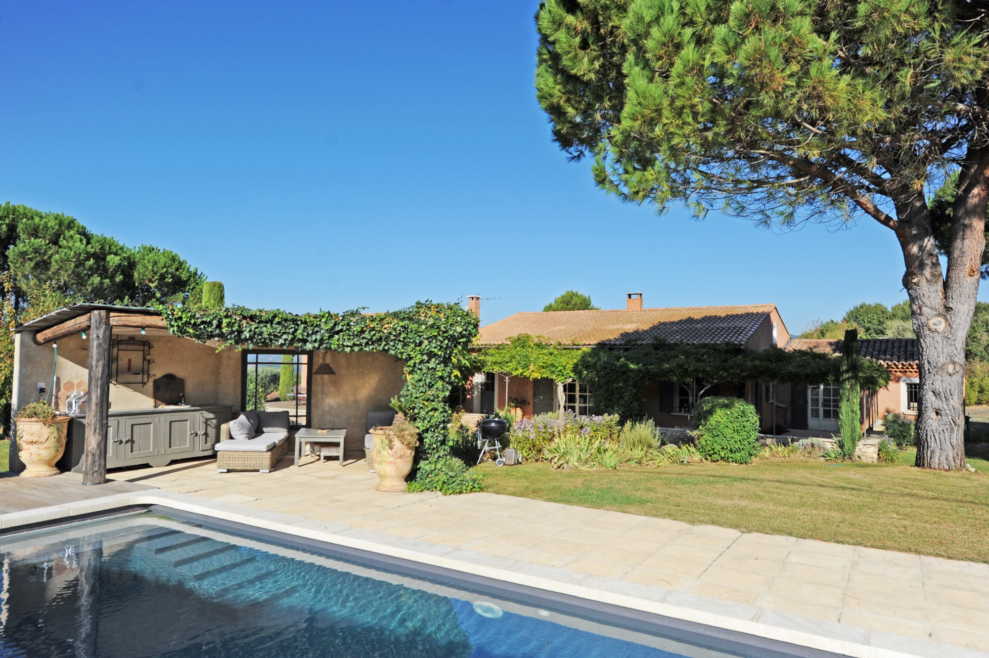 Roussillon : belle situation pour cette villa tout confort   