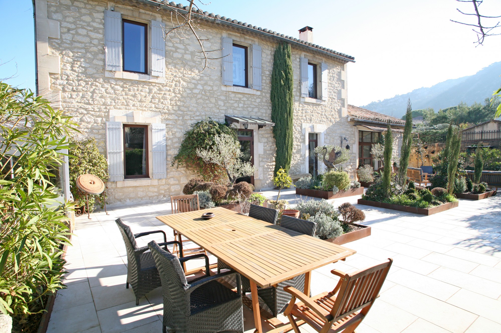 Très belle maison de village avec piscine et vue au coeur du parc du Luberon   