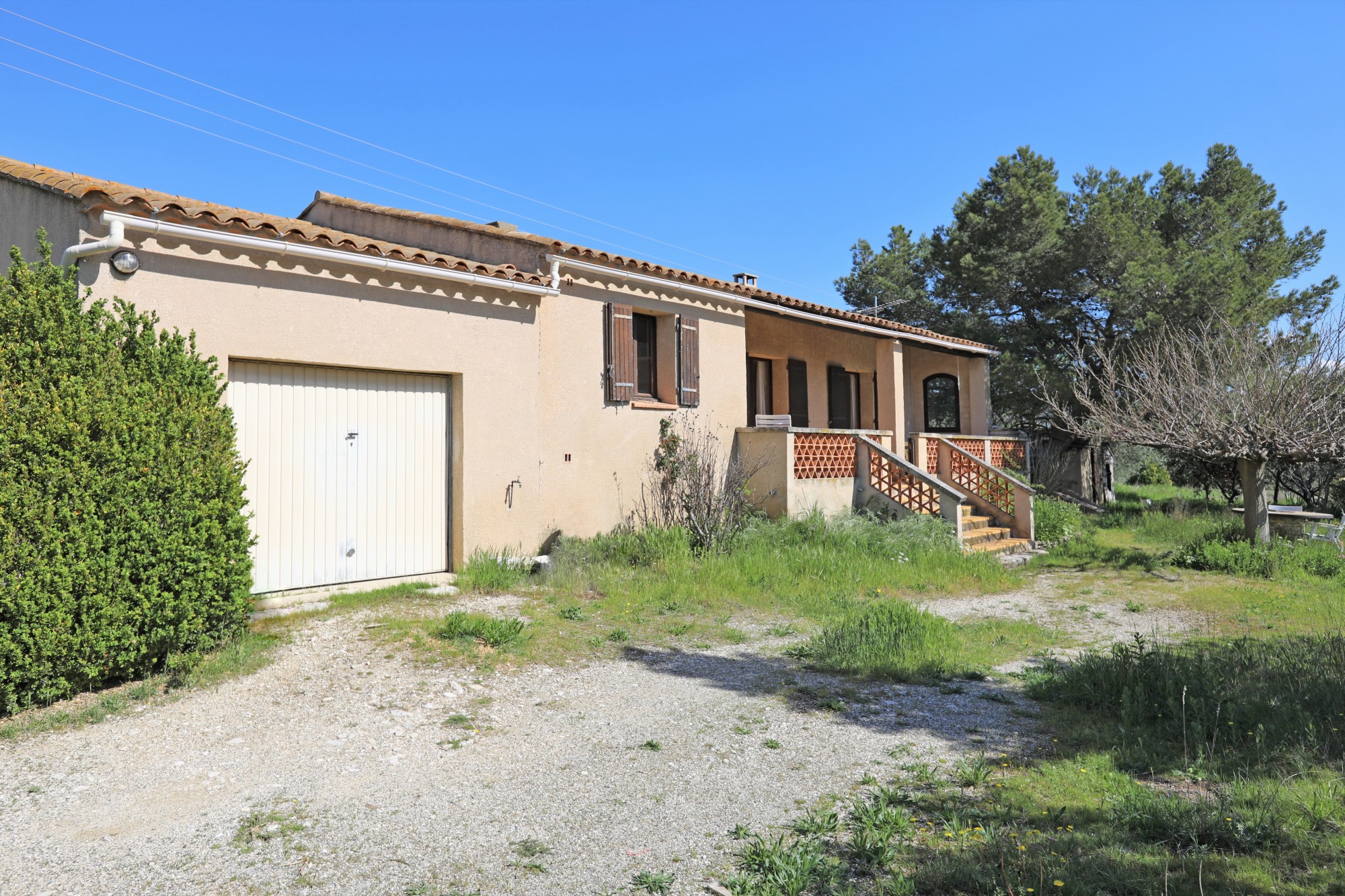 Maison de 3 chambres avec garage et jardin en Luberon    