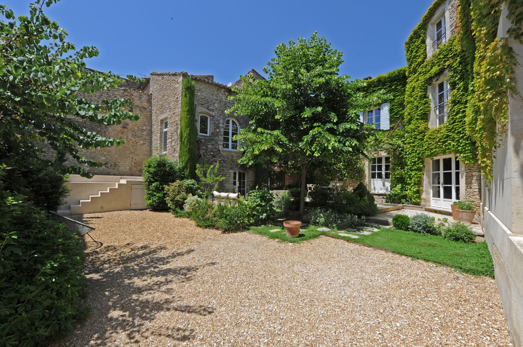 Superb hamlet cottage in Provence