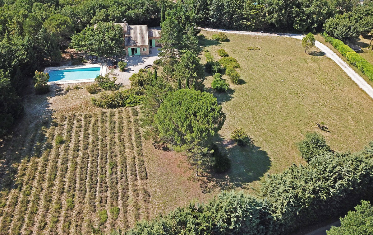 A Gordes, propriété d'agrément avec piscine sur 6500 m²    
