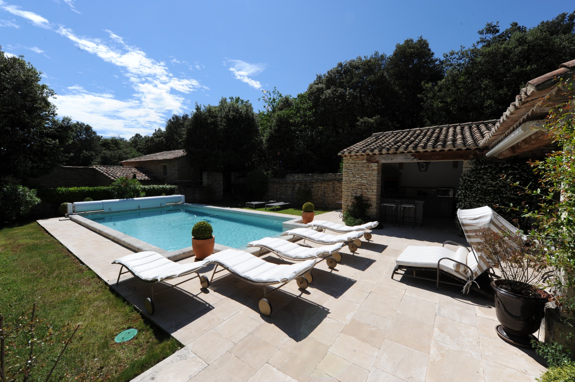 Gordes, propriété d'agrément avec piscine   