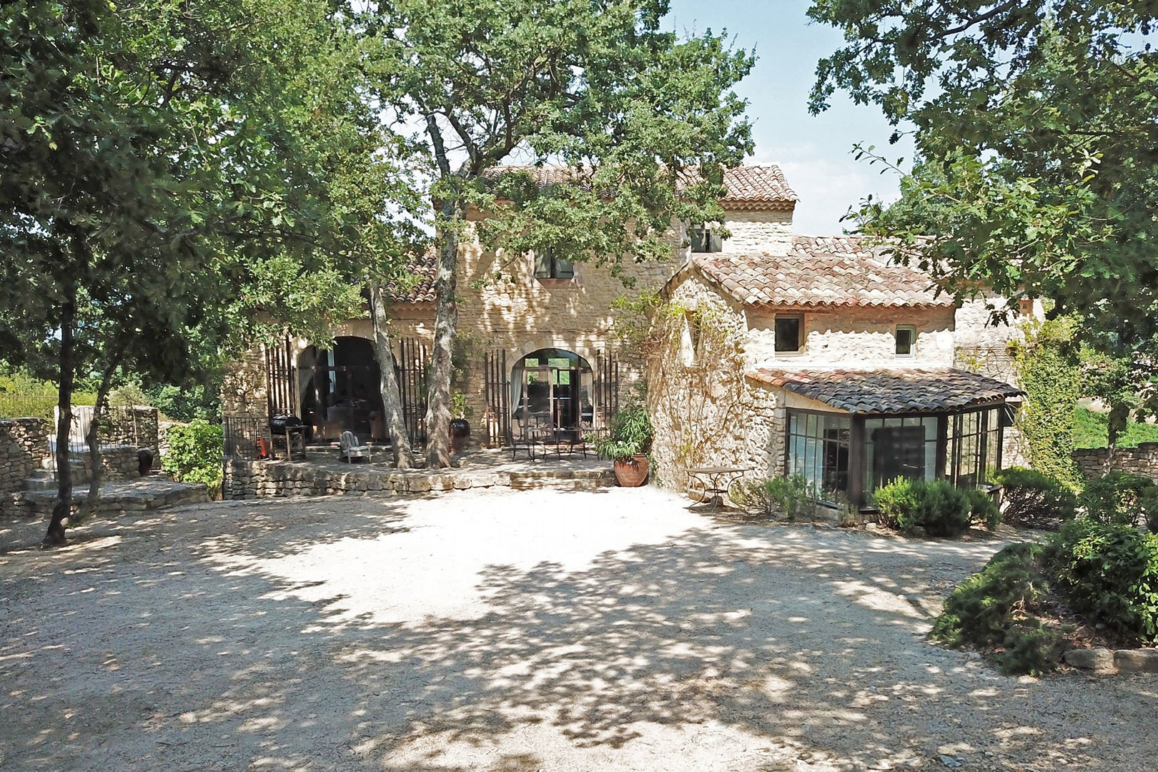 Hameau XVIIIème rénové au coeur du Luberon   