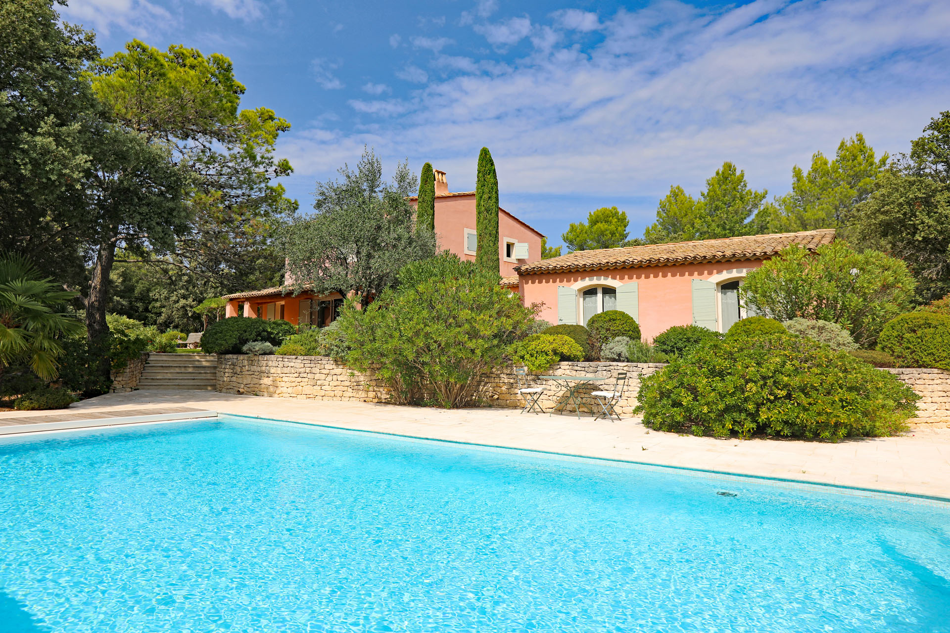 belle propriété avec piscine quartier recherché proche Gordes   