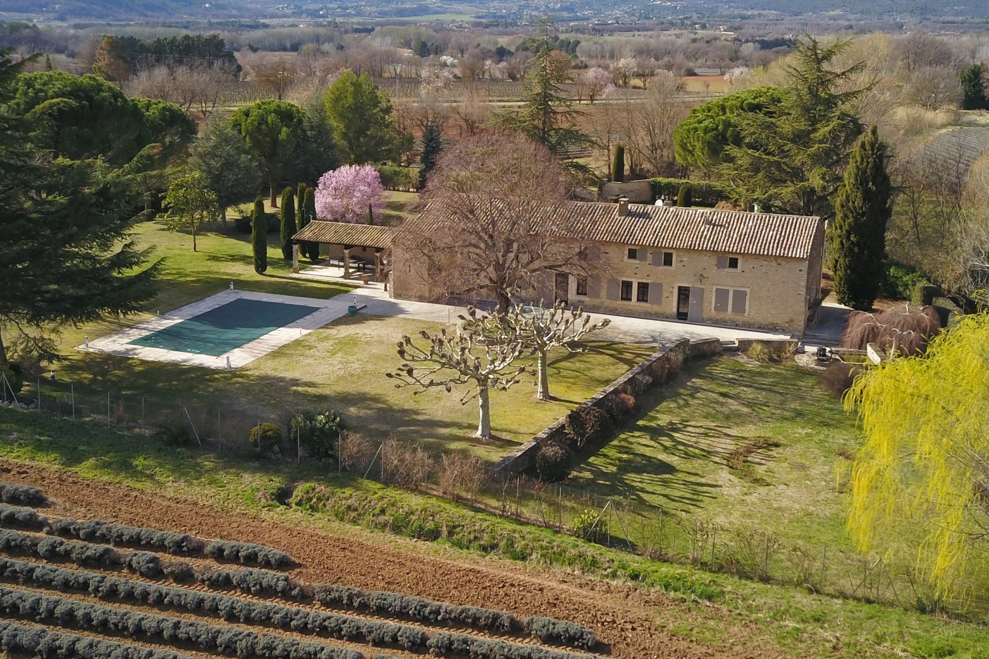à Goult, à vendre, beau mas restauré avec piscine    