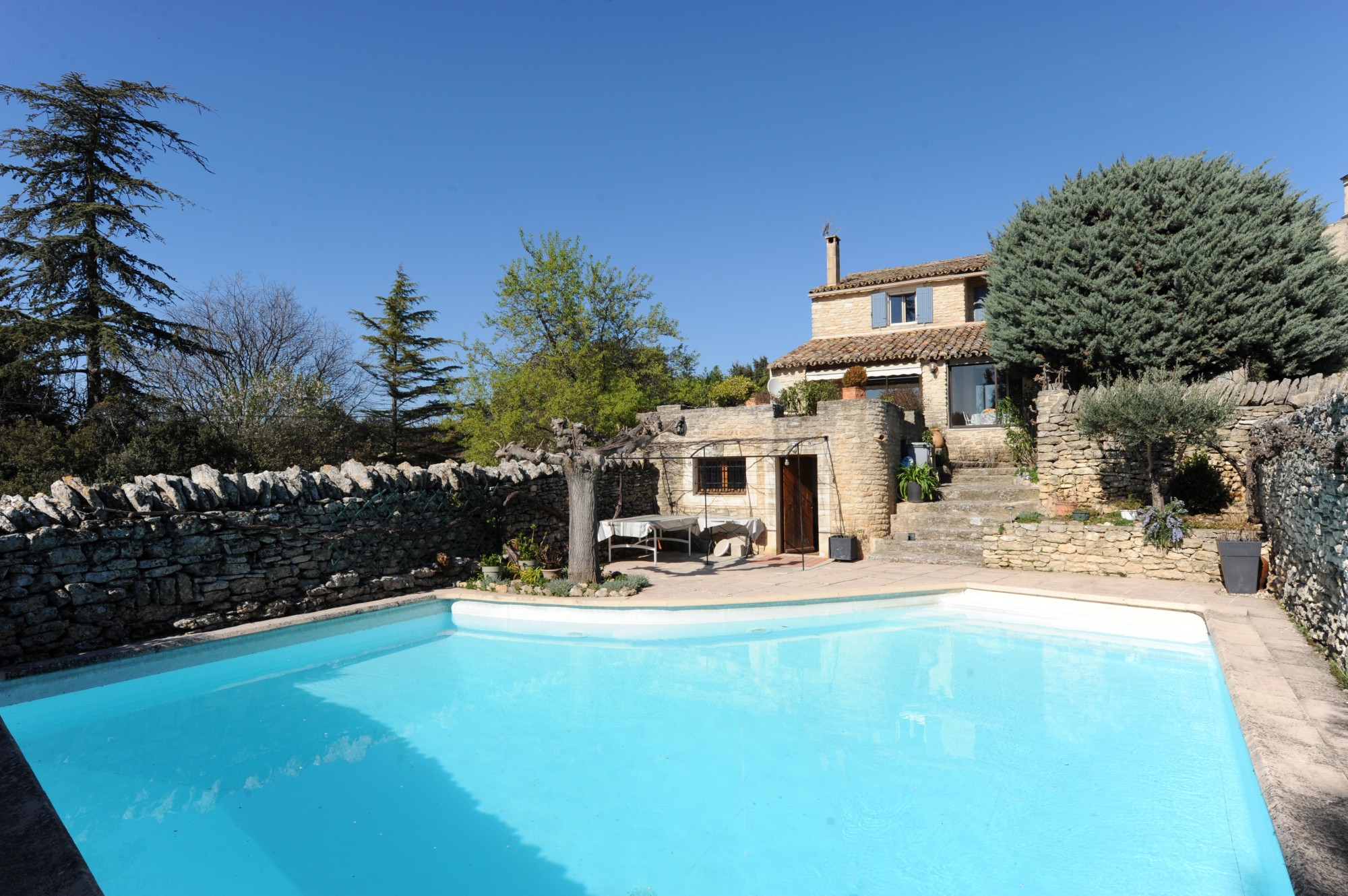 Gordes - Maison de hameau face au Luberon   