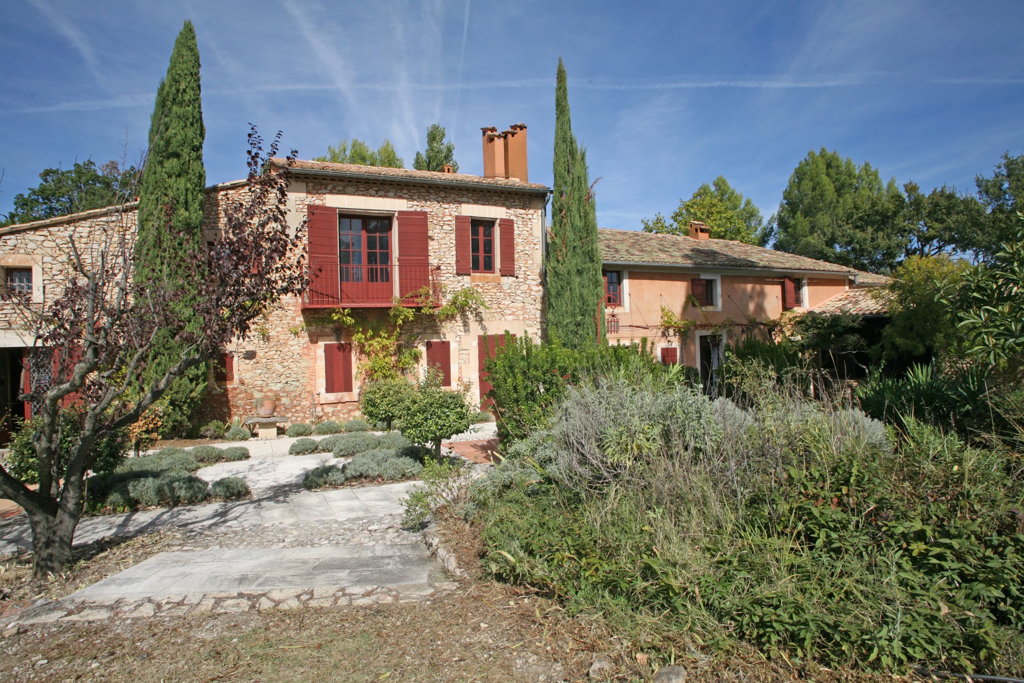 Proche Gordes, superbe propriété sur plus de 21 hectares   