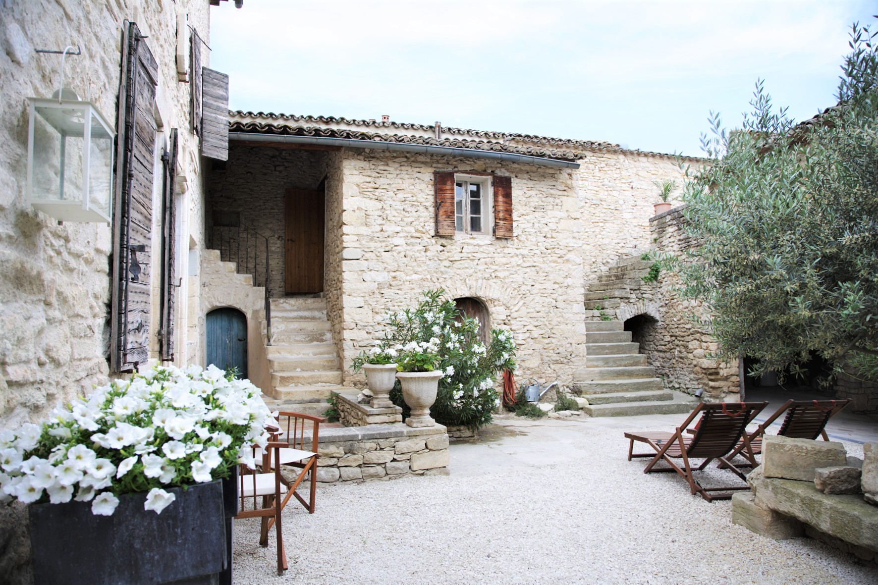 à Gordes, maison de hameau entièrement rénovée   