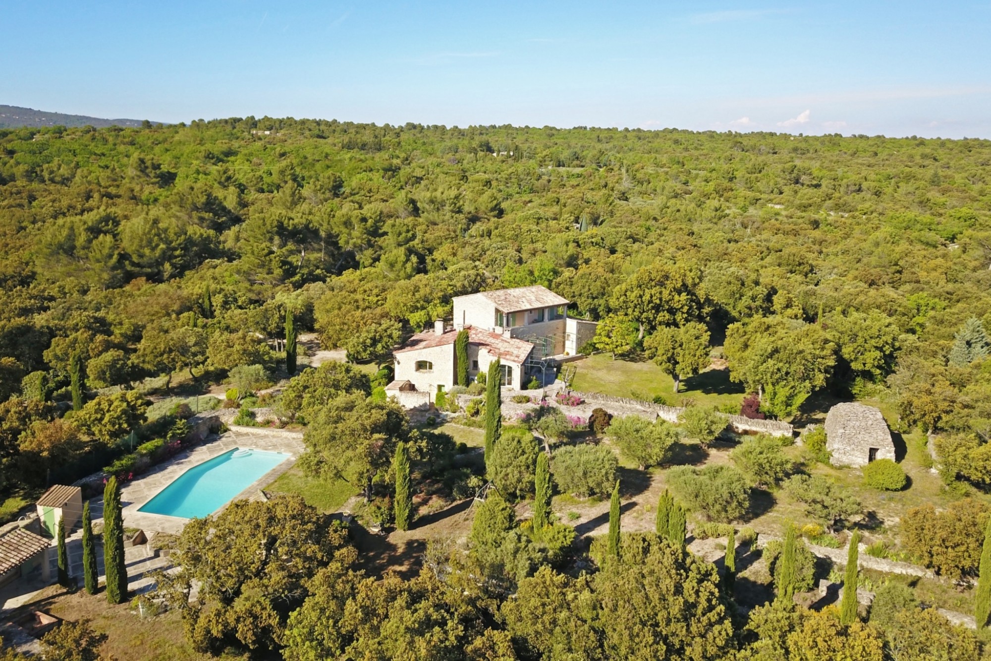 bâtiments en pierres de Gordes