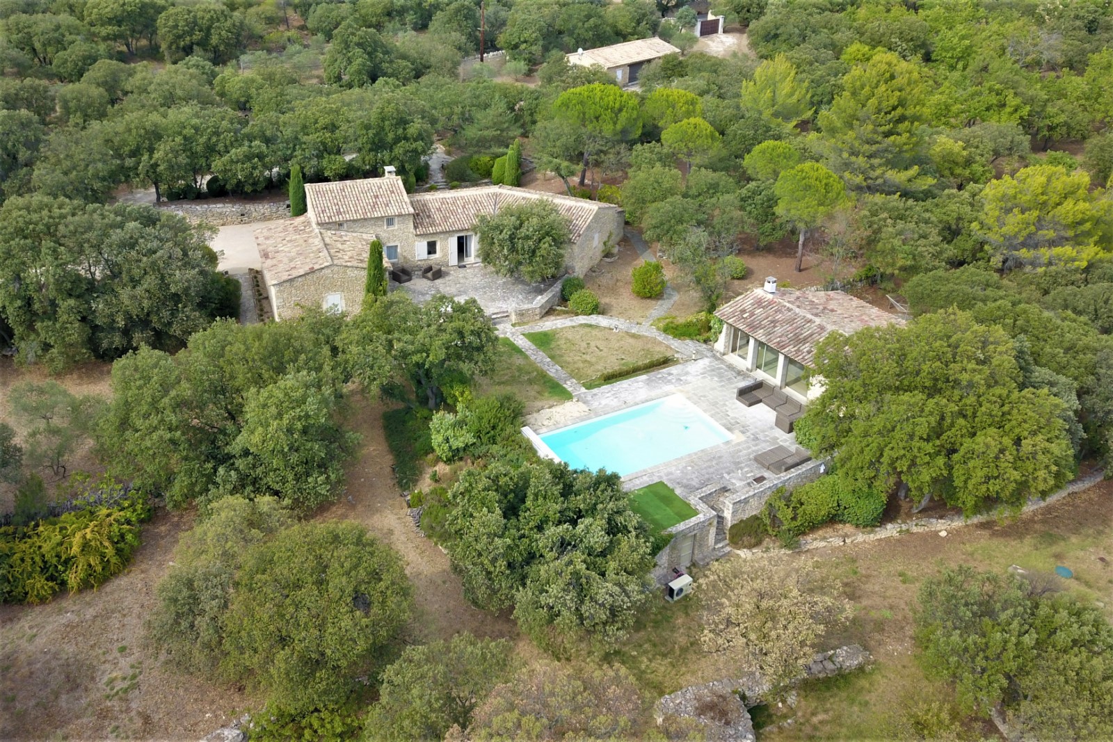 Gordes, belle propriété d'agrément avec vue sur le Luberon   