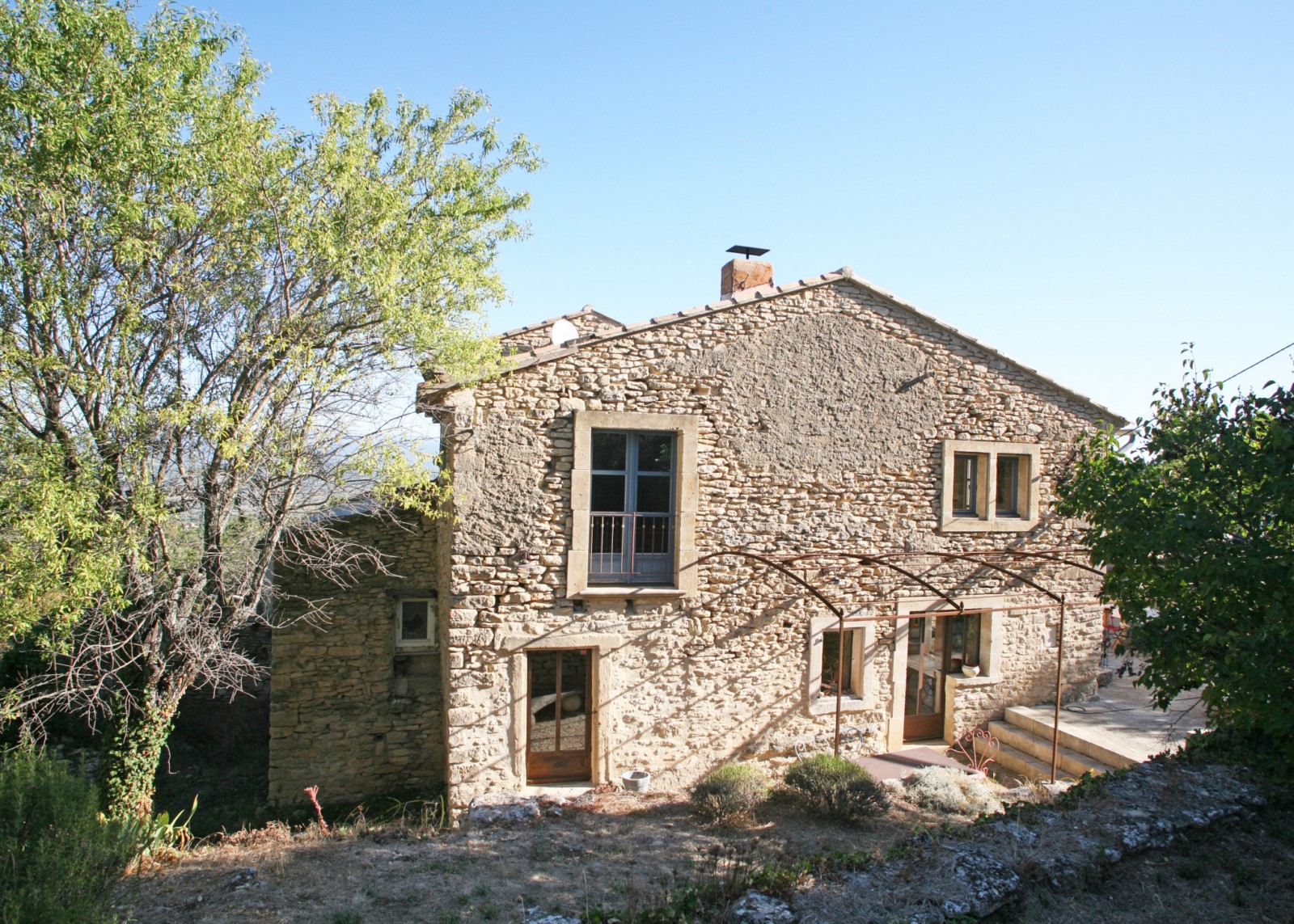 bergerie sur presque 10 hectares à Bonnieux avec vue sublime   