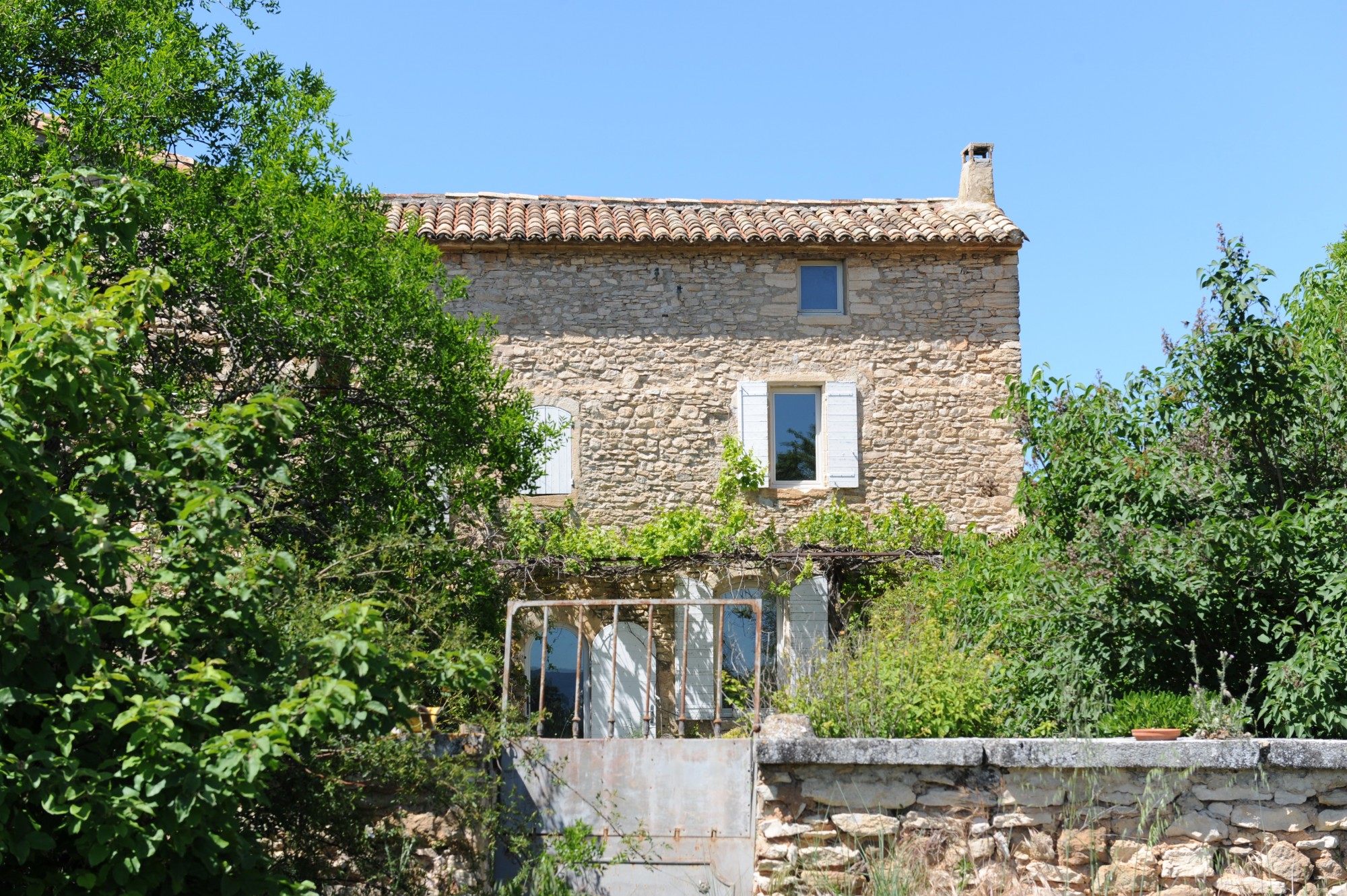 Gordes , ferme du XVIIIème siècle sur six hectares   