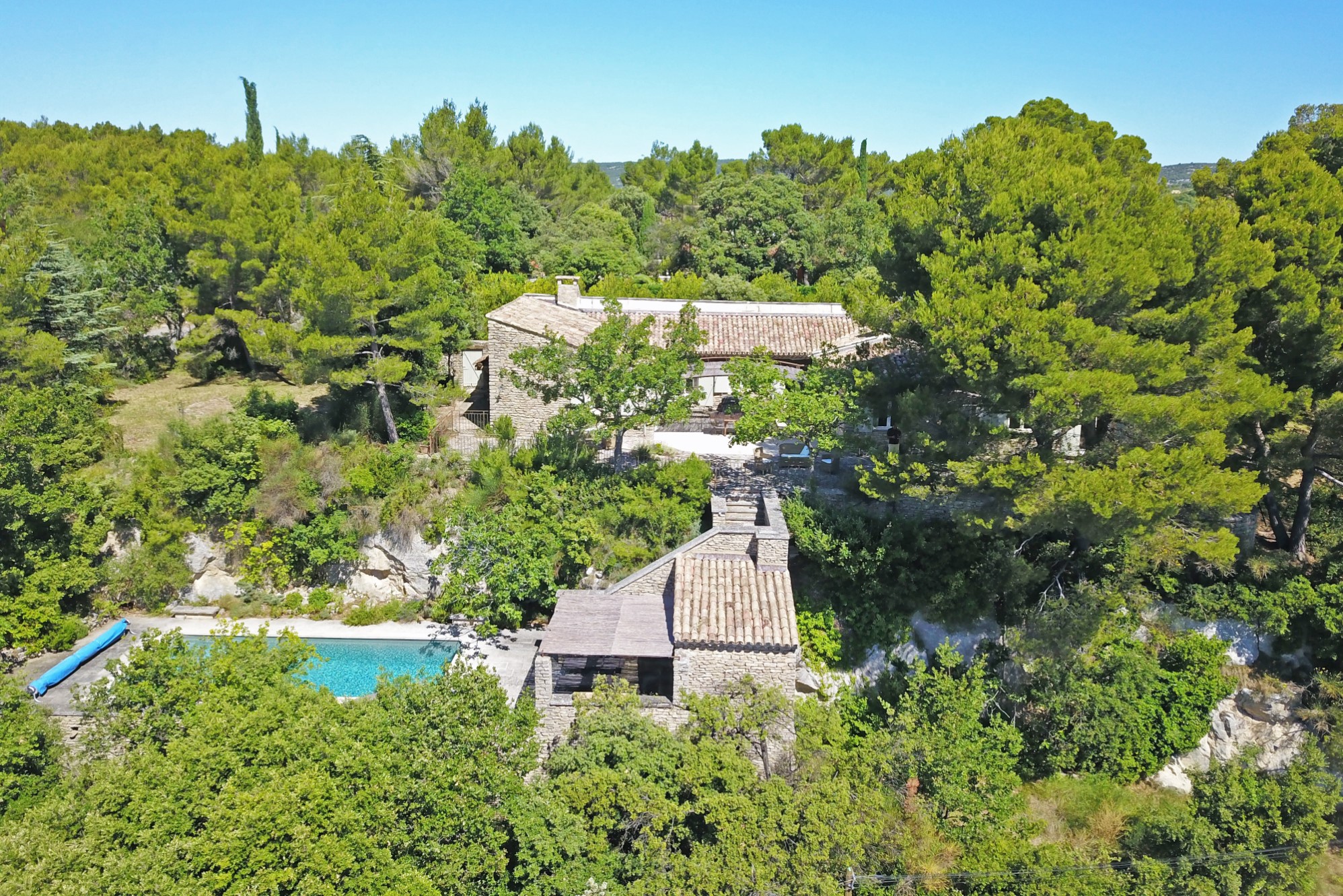 maison en pierre face au Luberon