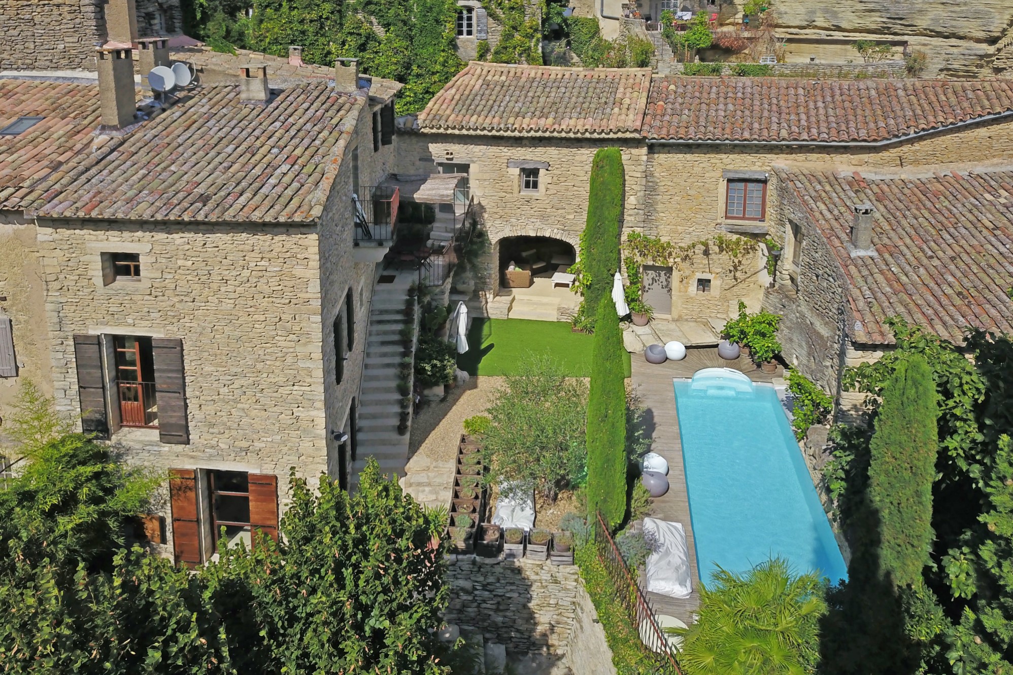 Gordes, maison de charme avec piscine   
