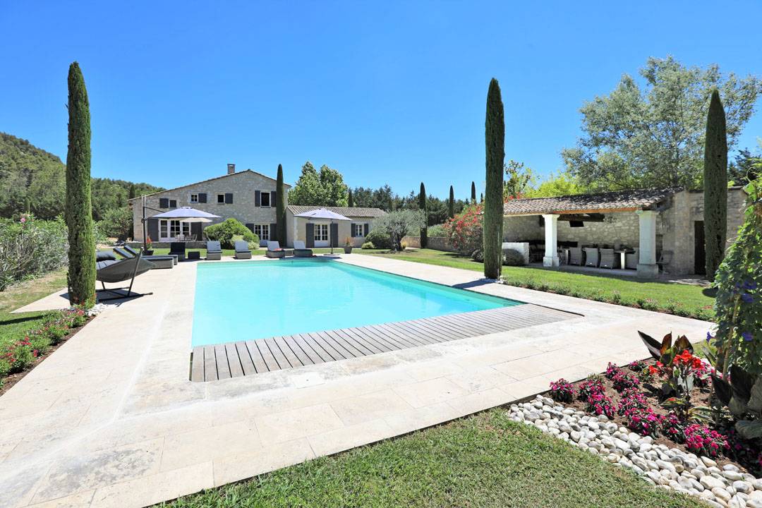 superbe propriété en Luberon avec piscine et dépendances   