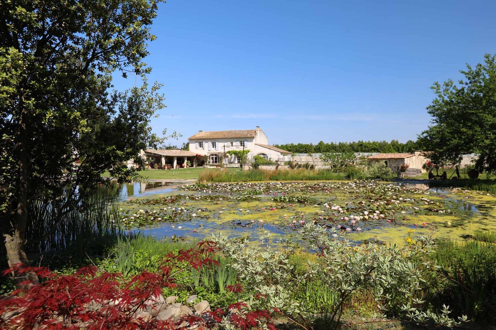 Luberon, Mas de 1830 entièrement rénové au cœur d’un parc paysager    