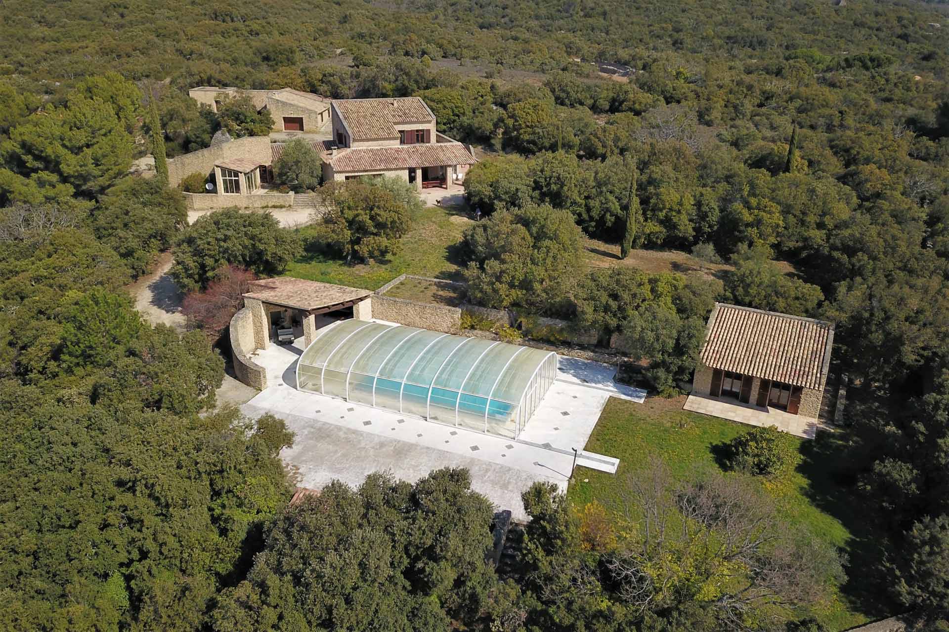 Superbe propriété sur plus de 4,3 hectares en campagne de Gordes   