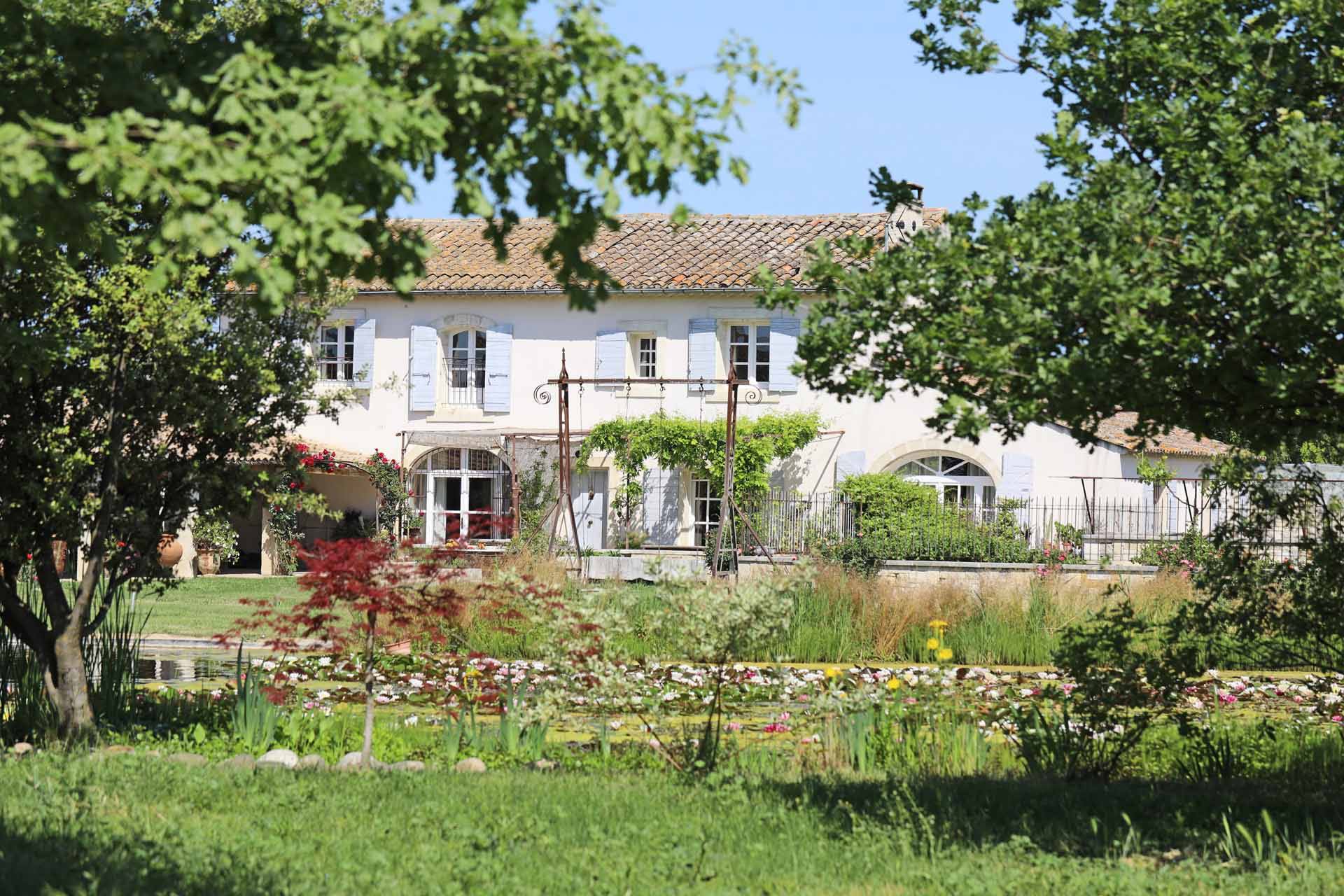 Luberon, Mas de 1830 entièrement rénové au cœur d’un parc paysager    