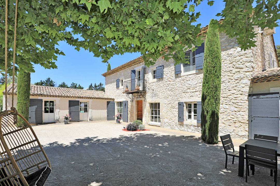 superbe propriété en Luberon avec piscine et dépendances   
