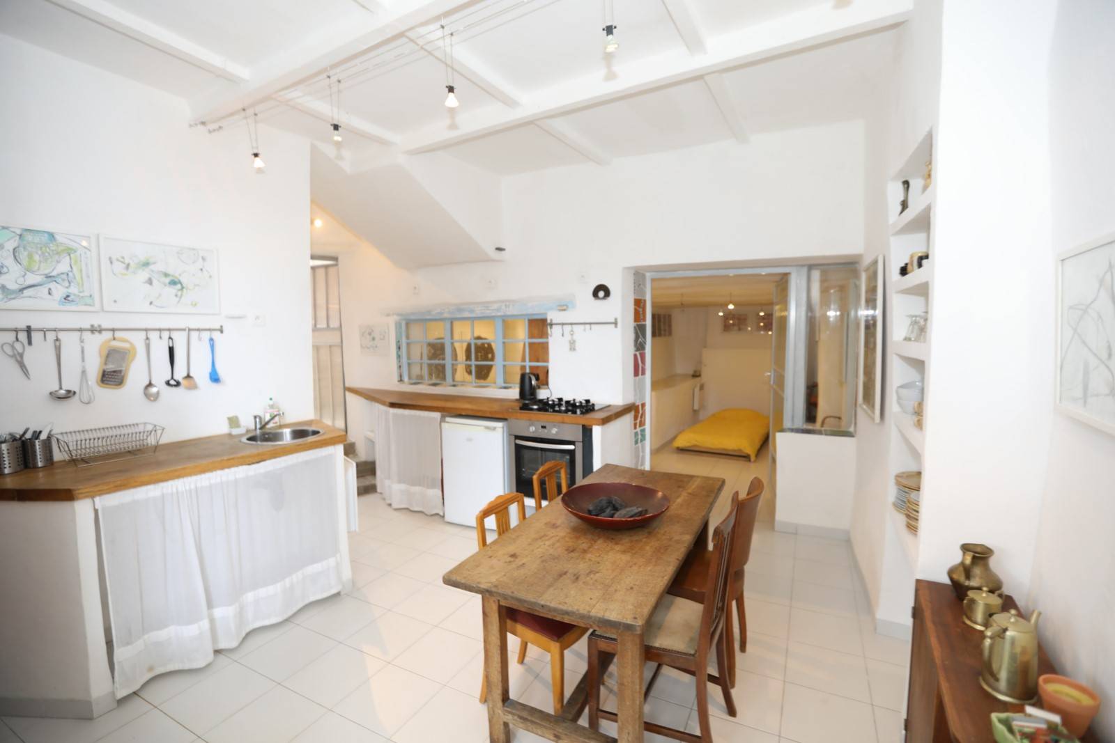 en Luberon, ensemble remarquable d'architecture unique offrant 9 habitations    