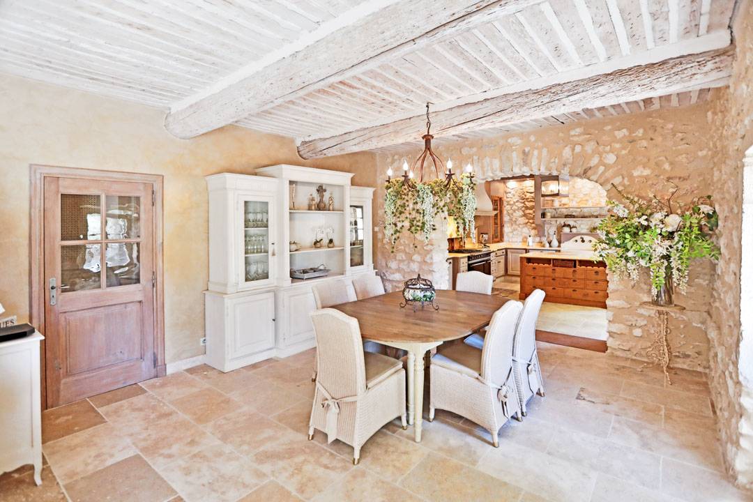 superbe propriété en Luberon avec piscine et dépendances   
