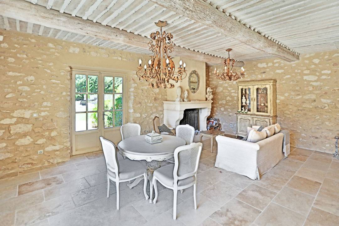 superbe propriété en Luberon avec piscine et dépendances   