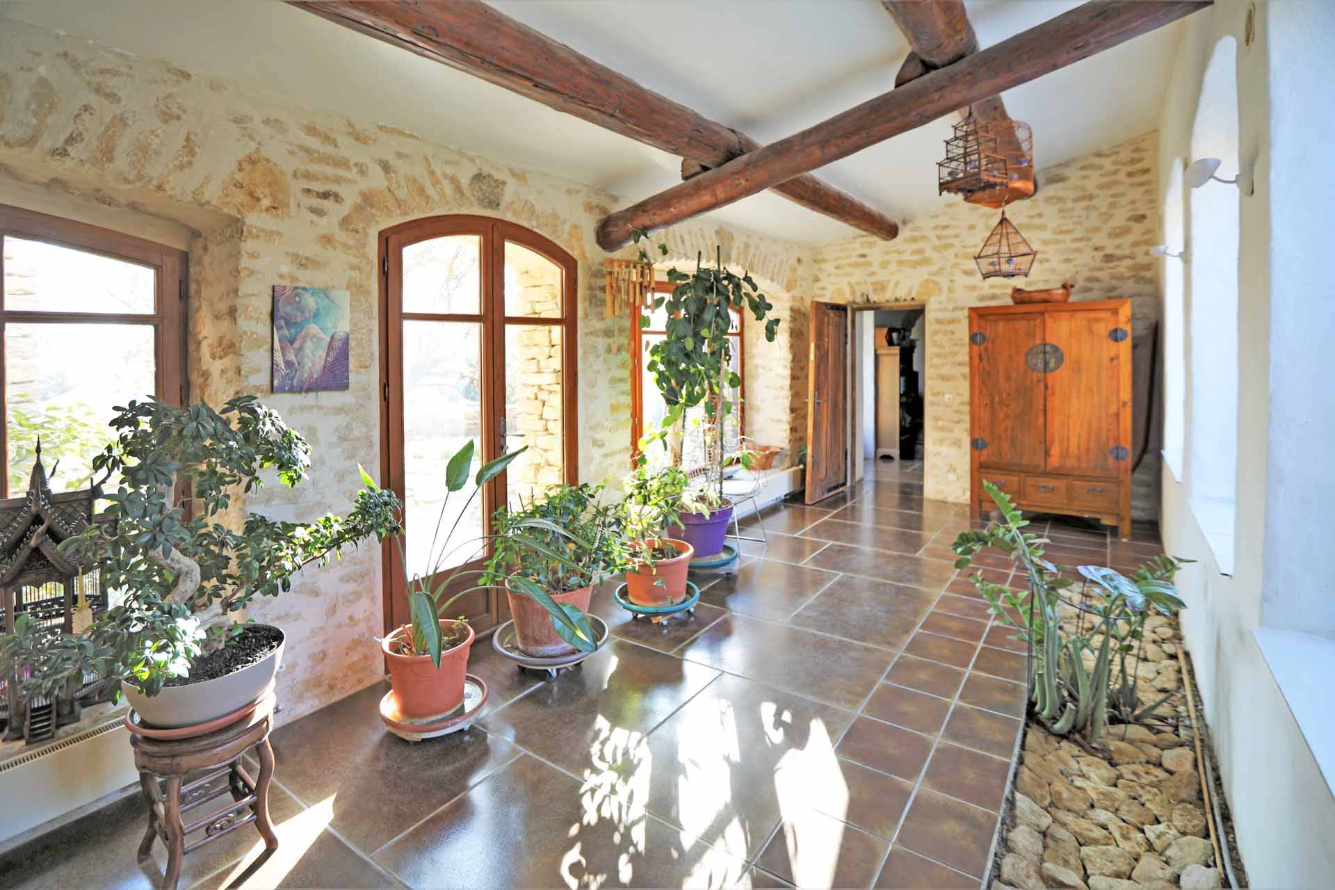 Superbe propriété sur plus de 4,3 hectares en campagne de Gordes   