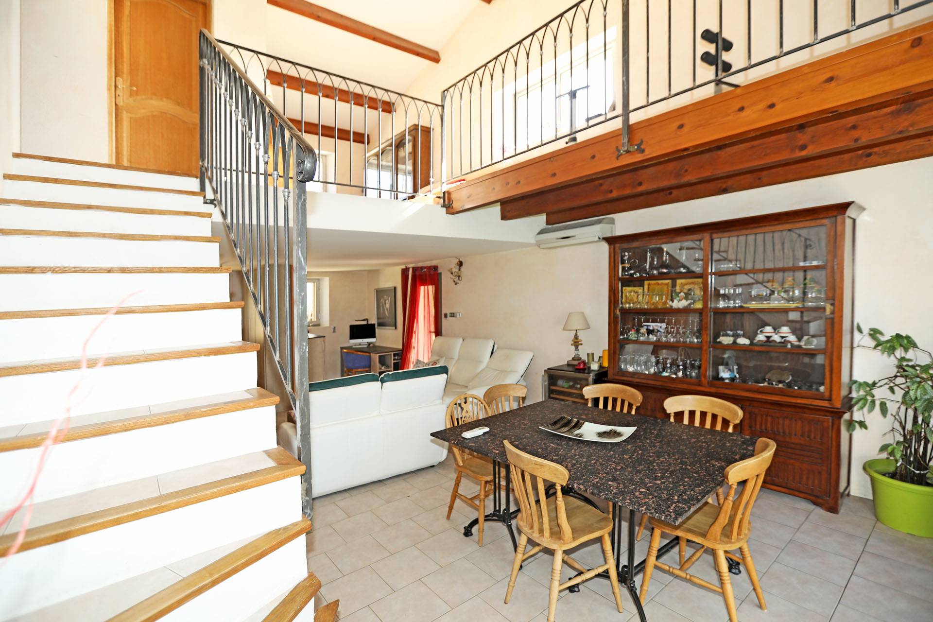 Luberon, maison avec piscine sur plus de 9000m²   