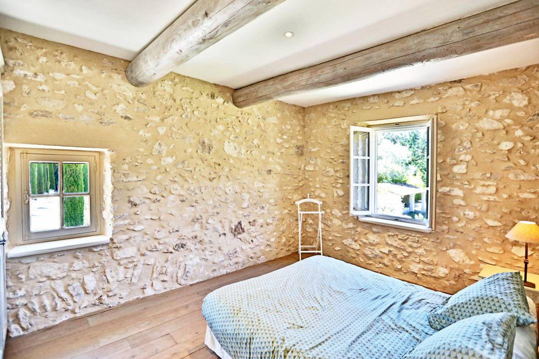 superbe propriété en Luberon avec piscine et dépendances   