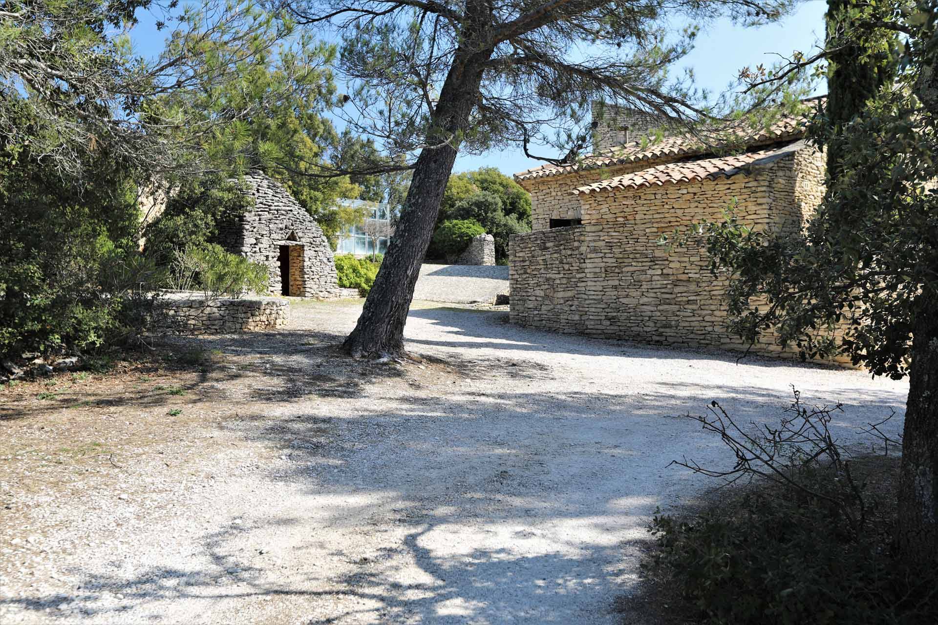 Superbe propriété sur plus de 4,3 hectares en campagne de Gordes   