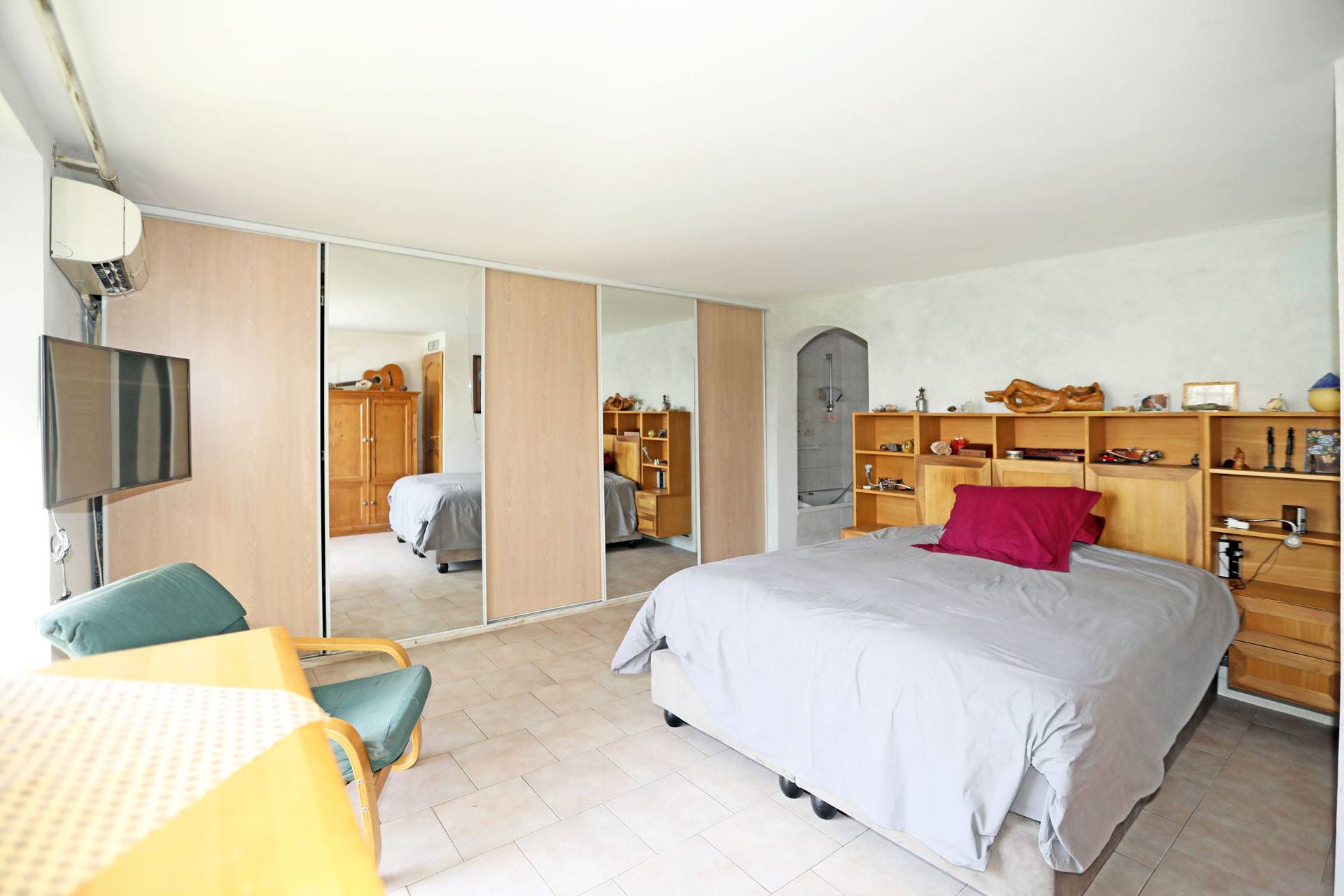 Luberon, maison avec piscine sur plus de 9000m²   