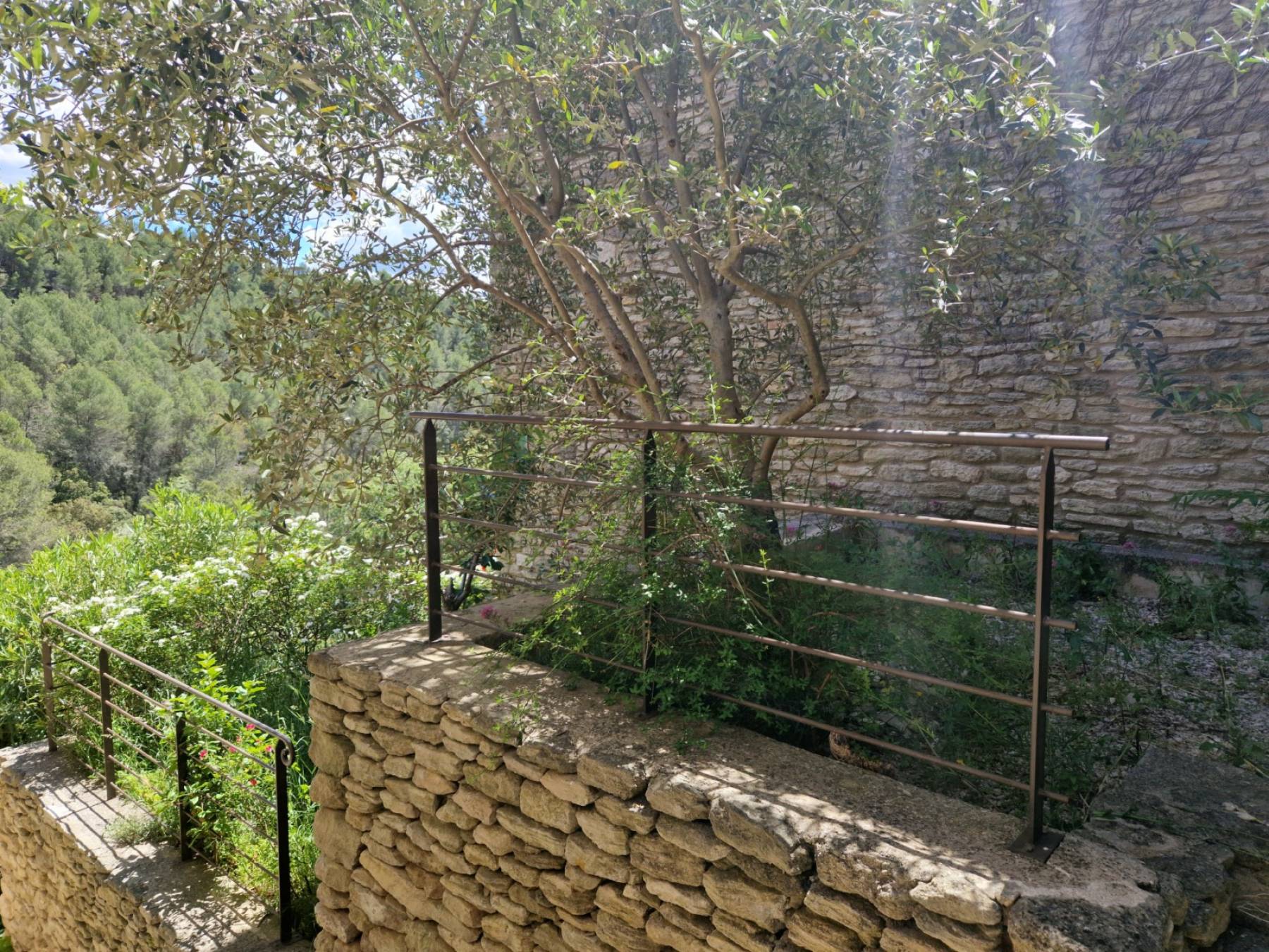 MAISON DE VILLAGE AVEC TERRASSES ET VUES   