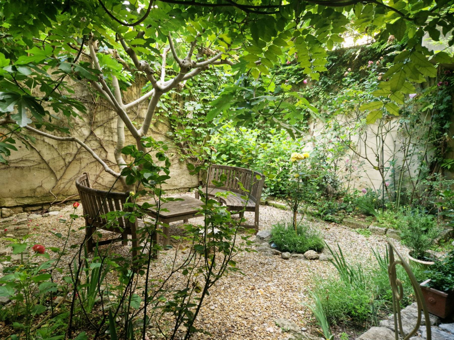 EN COEUR DE VILLE A APT, ENSEMBLE IMMOBILIER REPARTI EN QUATRE LOTS   