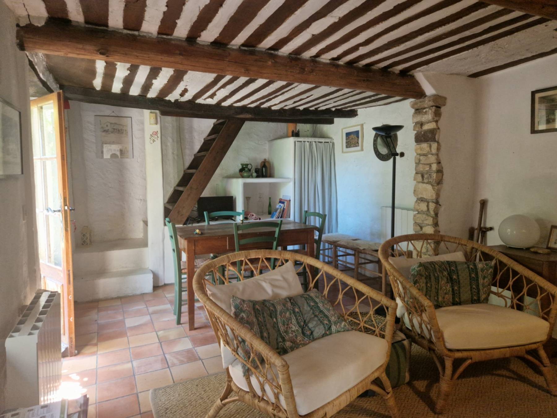 BIEN VENDU A la vente, cabanon avec vue sur plus de 6000 m² de terrain non constructible à Gordes.