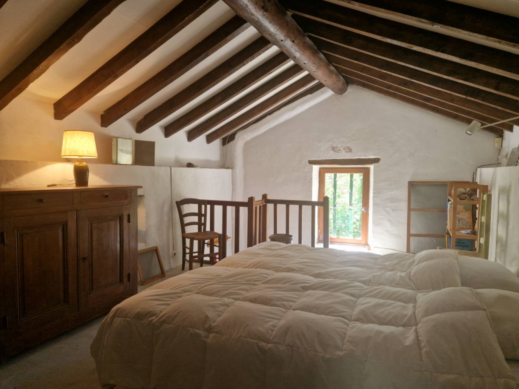 BIEN VENDU A la vente, cabanon avec vue sur plus de 6000 m² de terrain non constructible à Gordes.