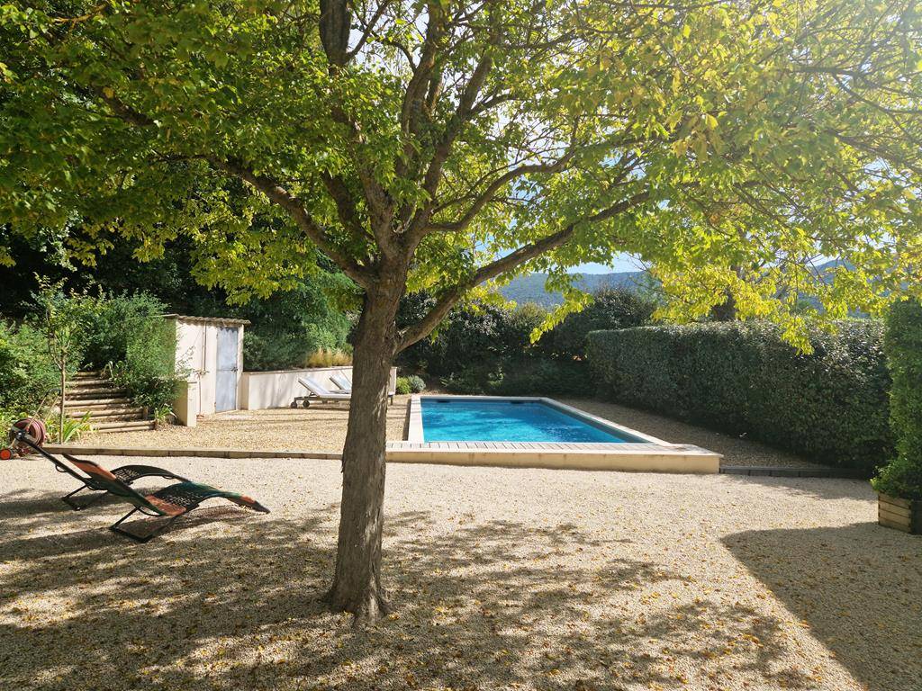 Ménerbes : maison récente avec piscine sur 2 hectares    