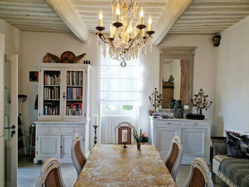 Goult, maison de village parfaitement restaurée avec cour.