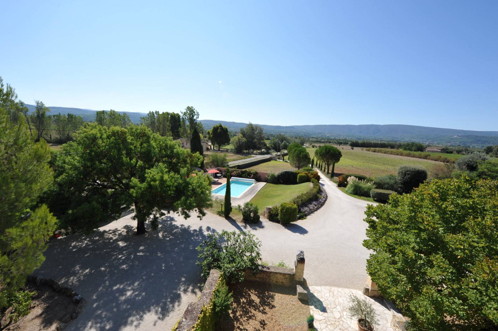 Bonnieux, grande propriété sur près de 2,5 hectares avec vignes   