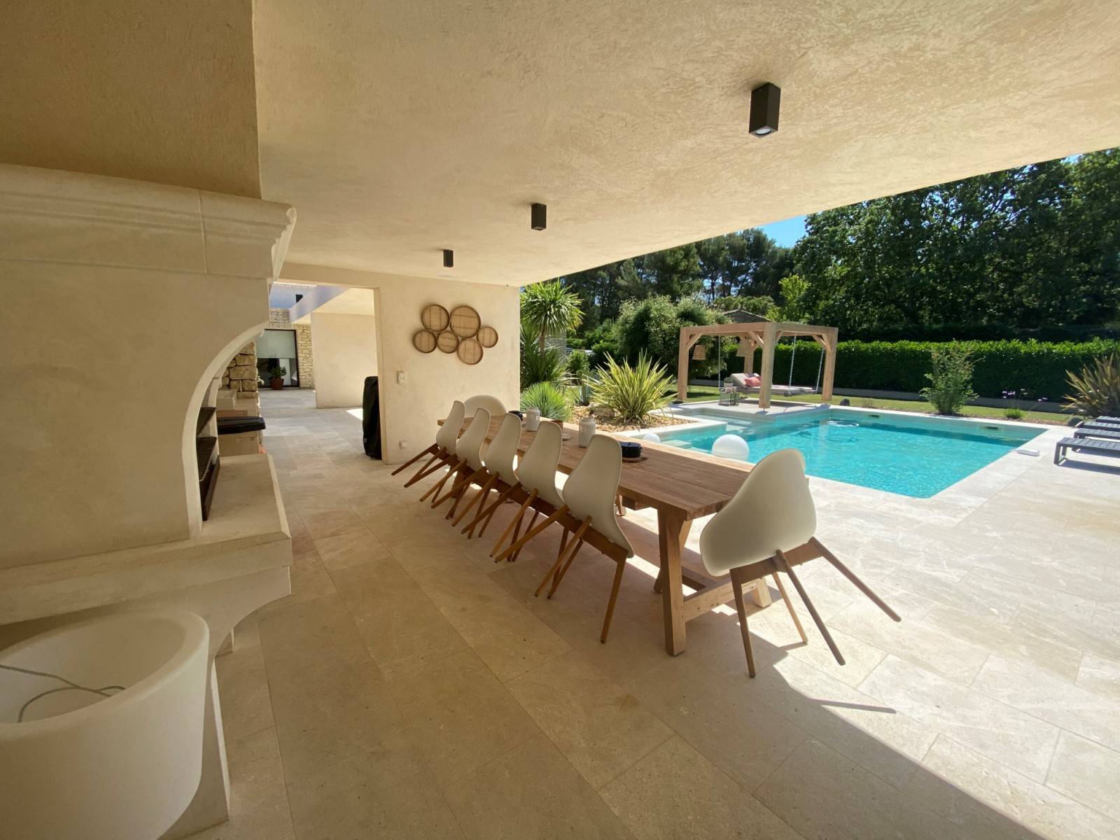 rare maison contemporaine au pied du Luberon   