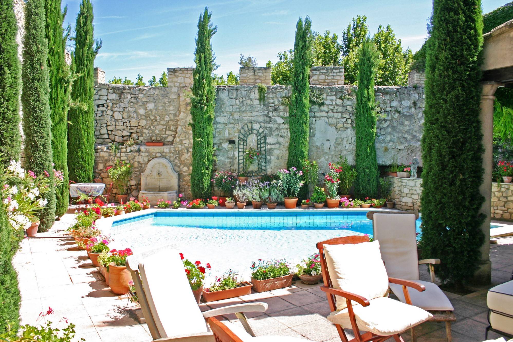 superbe maison de maître avec piscine au coeur d'un village à proximité de l'Isle-sur-la-Sorgue   