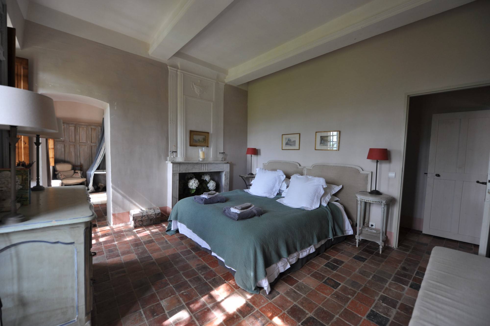 Bastide rénovée dans hameau provençal