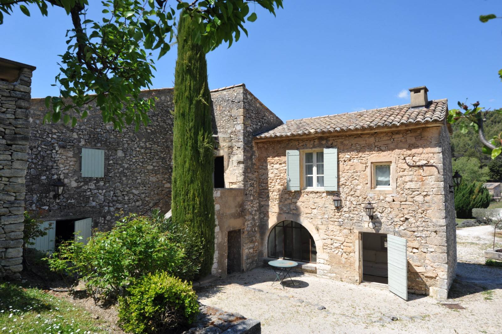 grand mas de charme ancien proche village classé du Luberon   