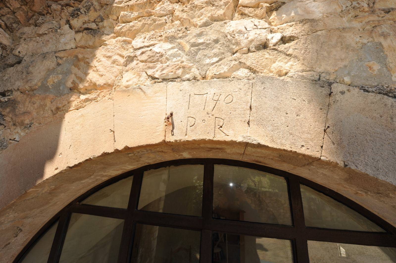 Grand mas XIXème proche d'un village classé du Luberon   